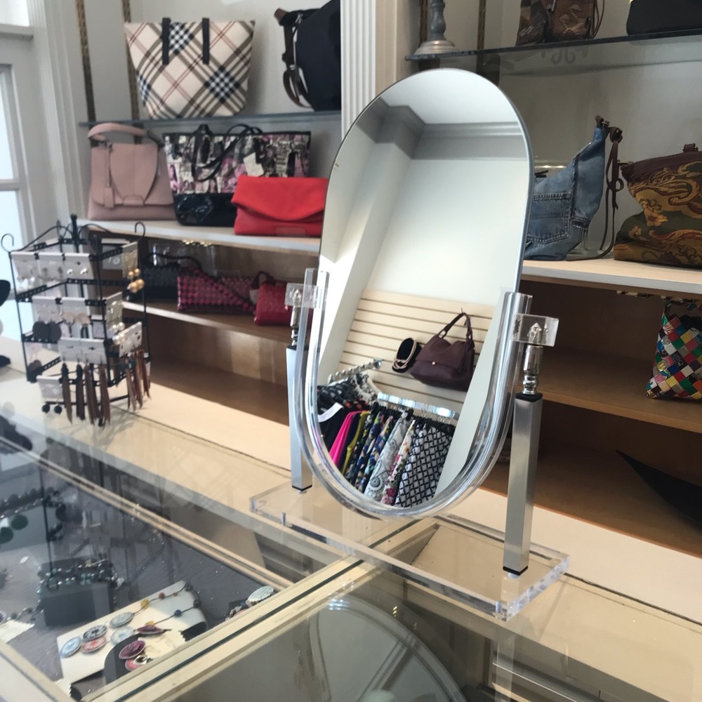 Tabletop mirror